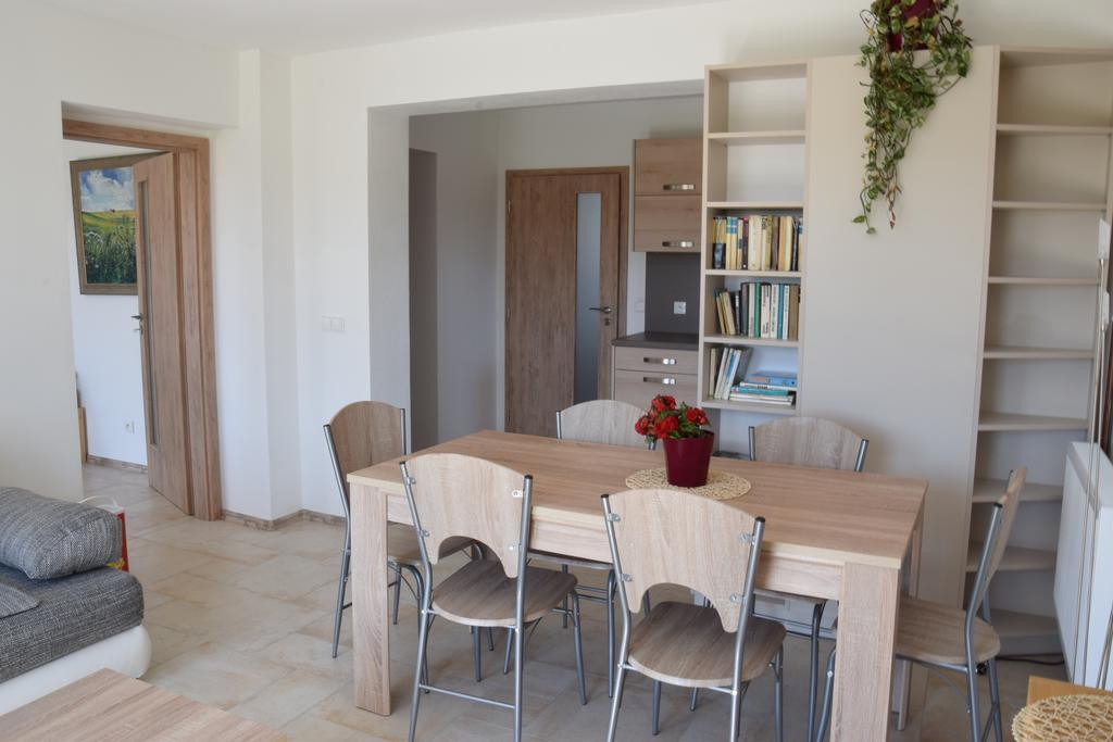 Ferienwohnung Penzion Na Samotach Jindřichův Hradec Exterior foto